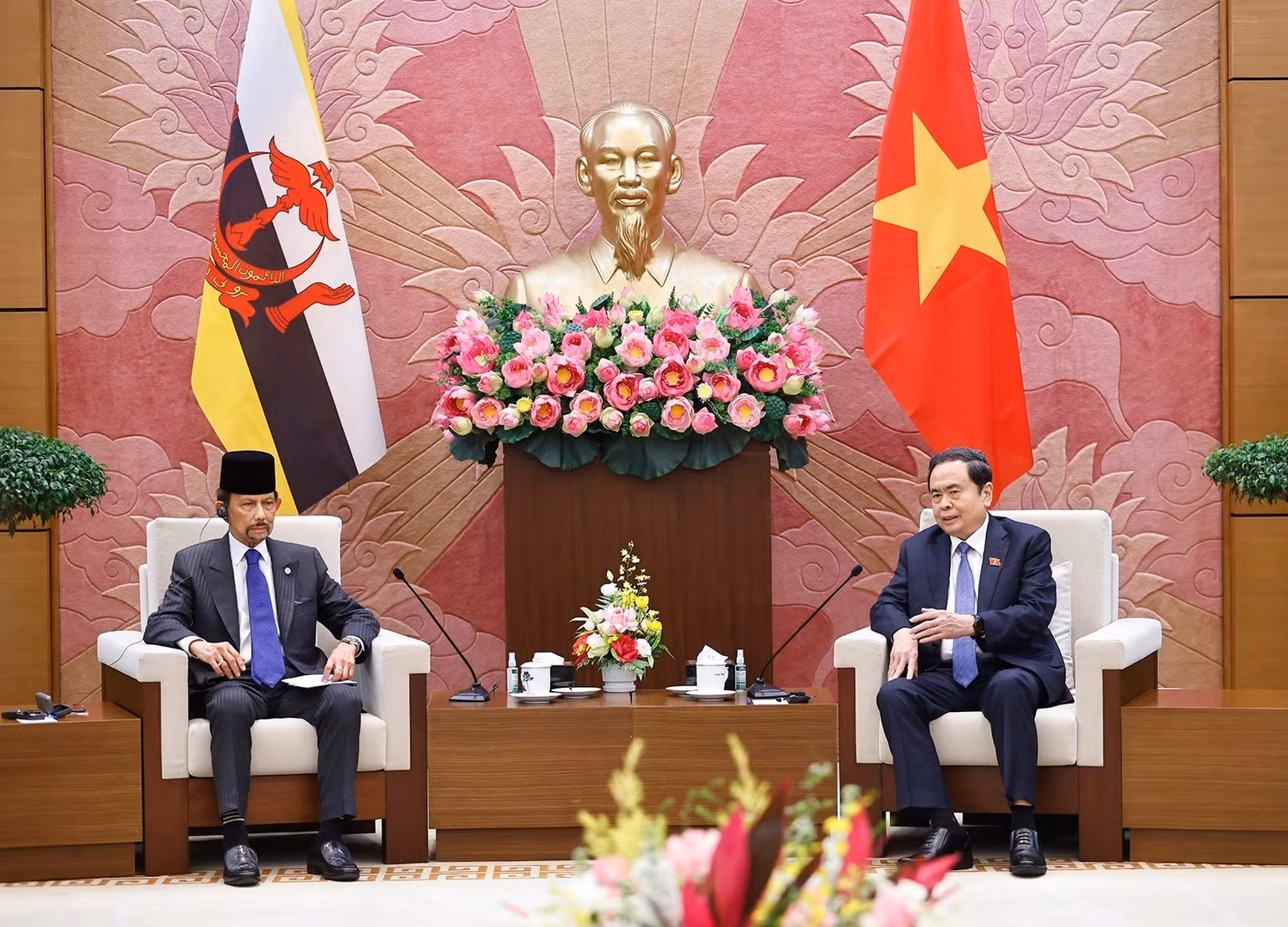 vna-potal-chu-tich-quoc-hoi-tran-thanh-man-hoi-kien-quoc-vuong-brunei-8443424.jpg