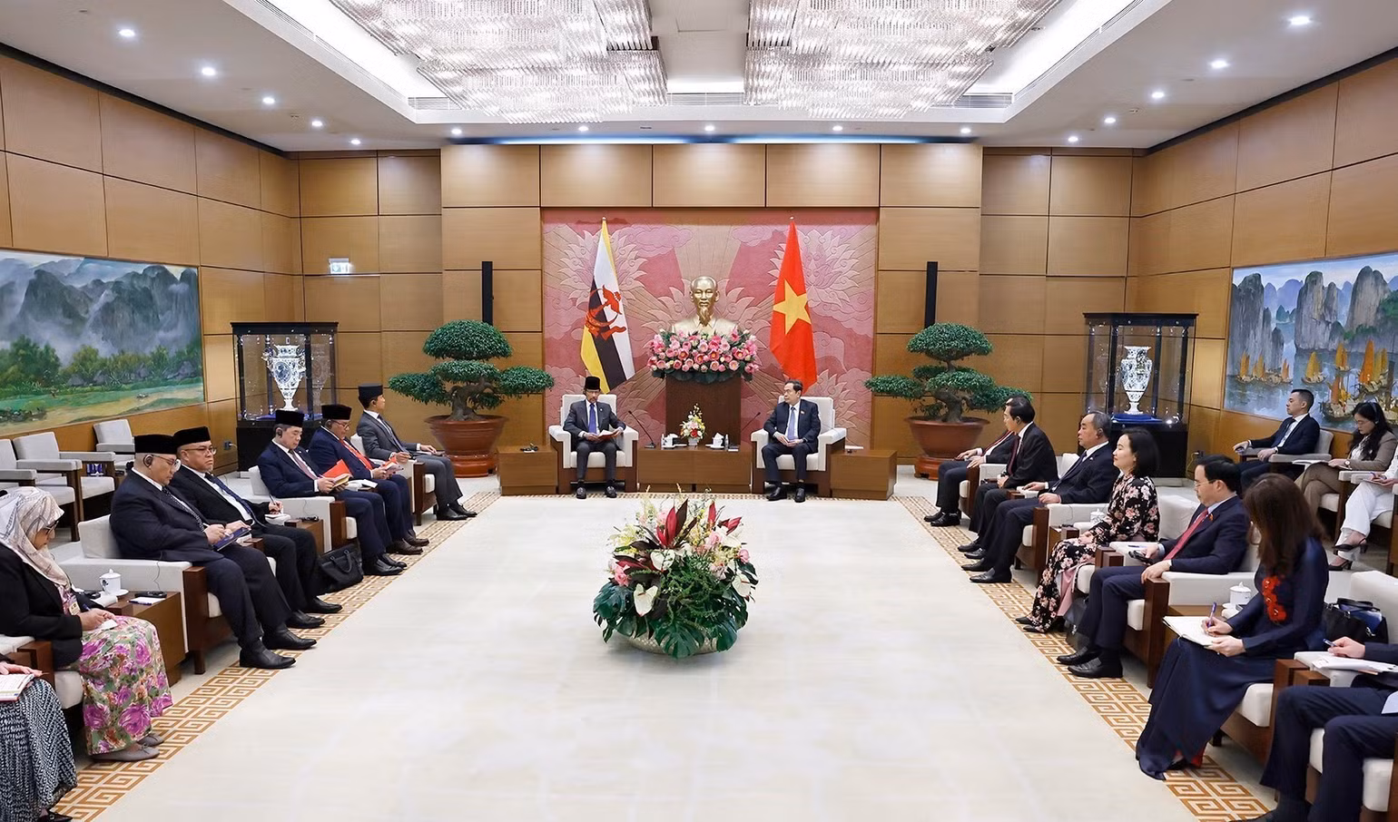 vna-potal-chu-tich-quoc-hoi-tran-thanh-man-hoi-kien-quoc-vuong-brunei-8443425.jpg