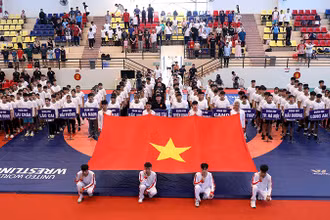 Nghi thức chào cờ tại lễ khai mạc giải đấu.