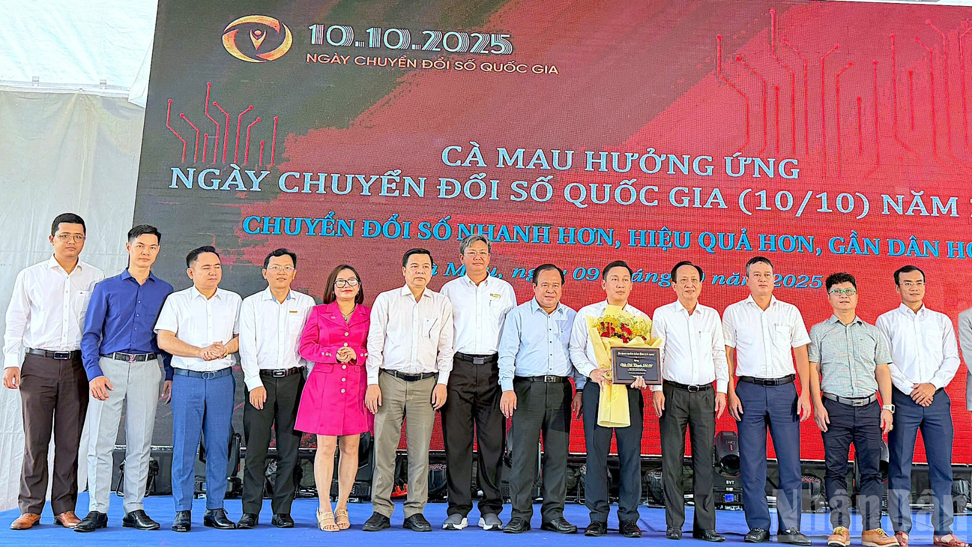 Ra mắt Hiệp hội Chuyển đổi số tỉnh Cà Mau tại chương trình “Cà Mau hưởng ứng Ngày Chuyển đổi số quốc gia năm 2025”.