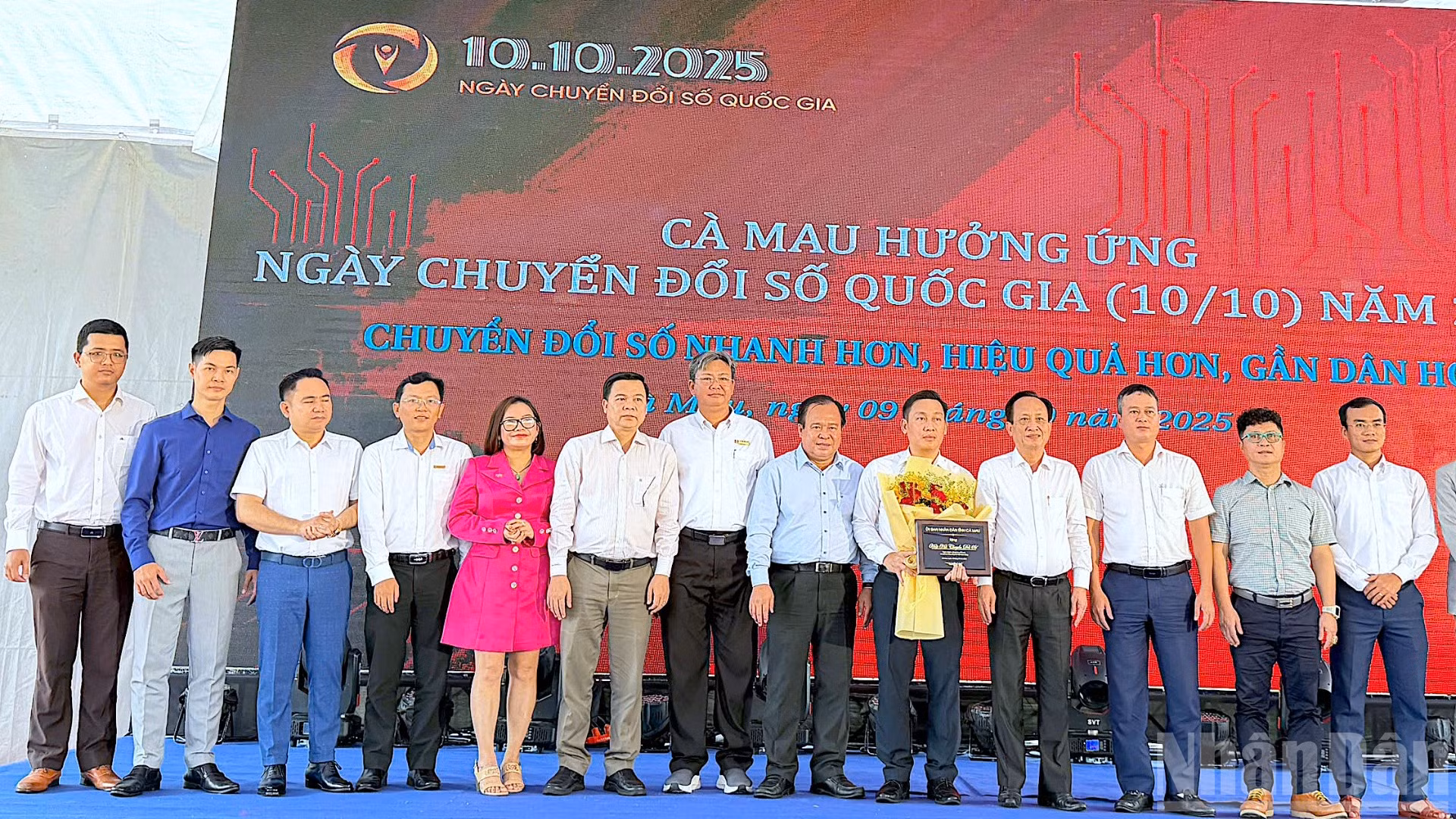 Ra mắt Hiệp hội Chuyển đổi số tỉnh Cà Mau tại chương trình “Cà Mau hưởng ứng Ngày Chuyển đổi số quốc gia năm 2025”.