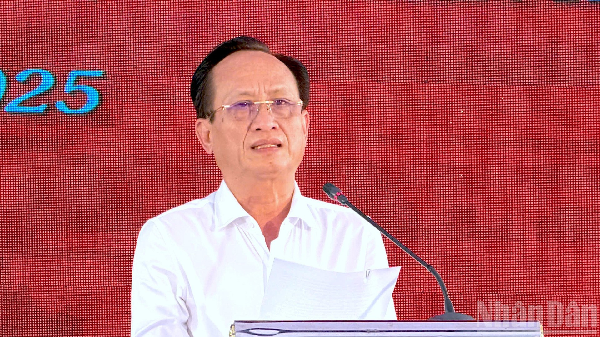 Phó Bí thư Tỉnh ủy, Chủ tịch Hội đồng nhân dân tỉnh Cà Mau Phạm Văn Thiều phát biểu truyền đi thông điệp tại Chương trình “Cà Mau hưởng ứng Ngày Chuyển đổi số quốc gia năm 2025”. ndo_br_anh-6-3793.jpg