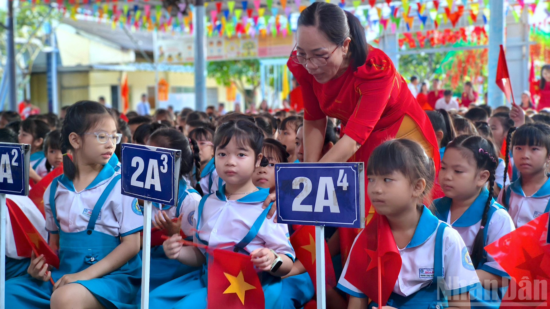 Học sinh Cà Mau rạng ngời trong ngày khai giảng năm học mới. ndo_br_de-an-4-9488.jpg