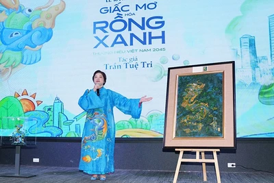 Bà Trần Tuệ Tri chia sẻ quá trình hình thành tác phẩm “Giấc mơ hóa Rồng Xanh-Thương hiệu Việt Nam 2045”.