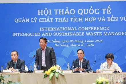 Các đại biểu điều hành hội thảo quốc tế.