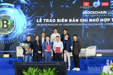 Lễ trao các bản ghi nhớ hợp tác trong lĩnh vực Blockchain giữa thành phố Đà Nẵng và các đối tác.