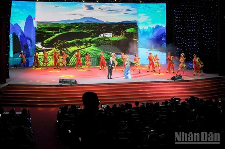 Một tiết mục của chương trình nghệ thuật "Chung một mái nhà, cùng một vầng trăng – Tết Trung thu”.