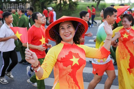 Người dân Đà Nẵng hưởng ứng dịp kỷ niệm 80 năm Cách mạng Tháng Tám và Quốc khánh 2/9.