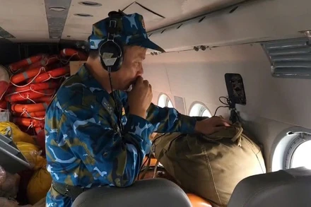 Đại tá Vũ Hồng Điệp, Phó Tham mưu trưởng Quân chủng Phòng không-Không quân trực tiếp chỉ huy bay.