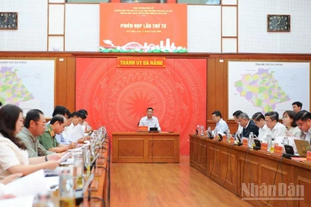 Quang cảnh phiên họp lần thứ tư Ban Chỉ đạo bầu cử thành phố.