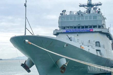 Đoàn tàu huấn luyện ROKS Hansando, Hải quân Hàn Quốc thăm xã giao Đà Nẵng.