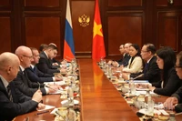 Đặc phái viên của Tổng Bí thư Tô Lâm, Ủy viên Bộ Chính trị, Bộ trưởng Ngoại giao Lê Hoài Trung hội kiến Chủ tịch Đảng nước Nga Thống nhất Dmitry Medvedev. (Ảnh: MINH PHƯỢNG)