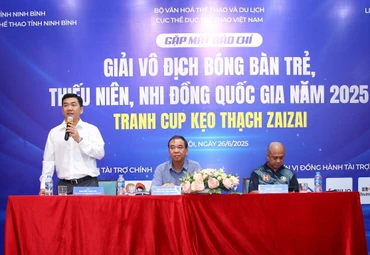 Ban tổ chức họp báo tại Hà Nội.