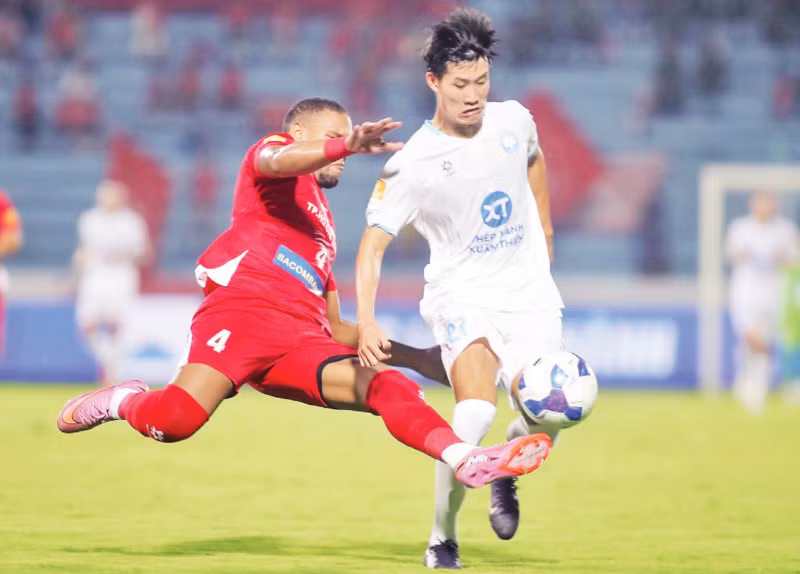 Công an Thành phố Hồ Chí Minh (áo đỏ) thắng Thép Xanh Nam Định 4-2 ở bán kết Cúp Quốc gia 2025/2026 (Ảnh: Công an Thành phố Hồ Chí Minh)