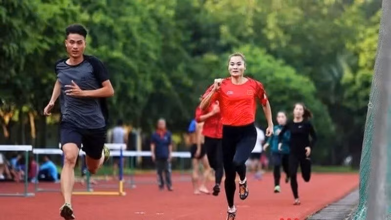 Đội tuyển điền kinh Việt Nam tập luyện tại Trung tâm Huấn luyện thể thao quốc gia (Hà Nội) chuẩn bị cho SEA Games 33. (Ảnh: HN)