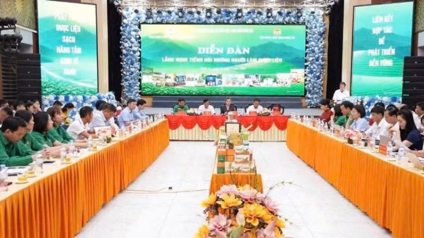 Quang cảnh diễn đàn phát triển dược liệu trên địa bàn tỉnh Nghệ An. (Ảnh: THANH PHÚC)