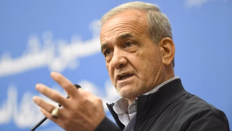 Tổng thống Iran Masoud Pezeshkian dự họp báo tại Tehran, Iran, ngày 16/9/2024. (Ảnh: Tân Hoa xã)