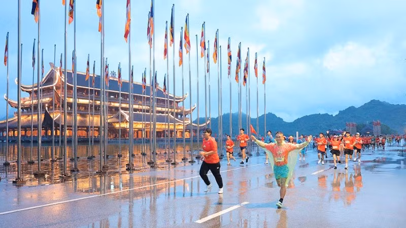 Giải chạy Tam Chúc Running 2025 xếp hình bản đồ Việt Nam được tổ chức trong dịp nghỉ lễ tại Khu du lịch Tam Chúc đã thu hút hàng nghìn vận động viên và du khách tham gia.