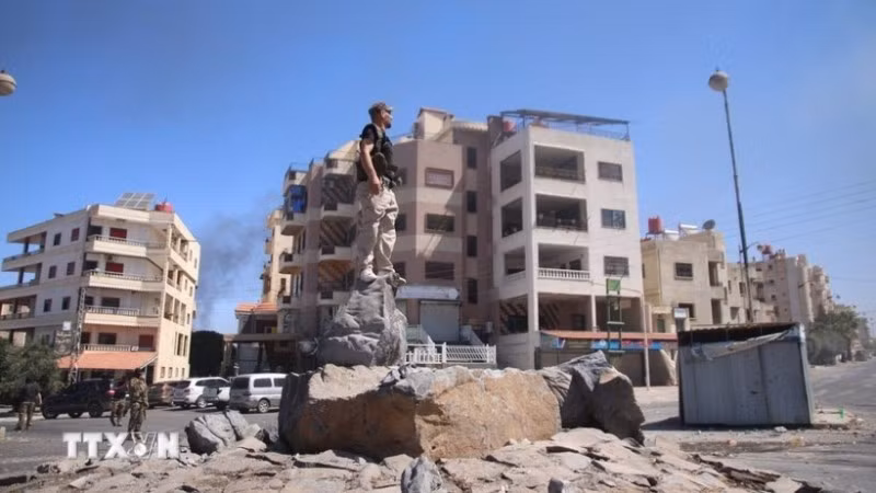 Các lực lượng an ninh Syria tại thành phố Sweida ngày 15/7/2025. (Ảnh: THX/TTXVN)