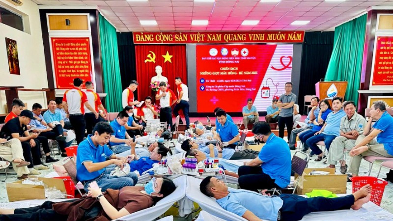 Người lao động tại tỉnh Đồng Nai hưởng ứng tham gia hiến máu tình nguyện. (Ảnh: BVCC)