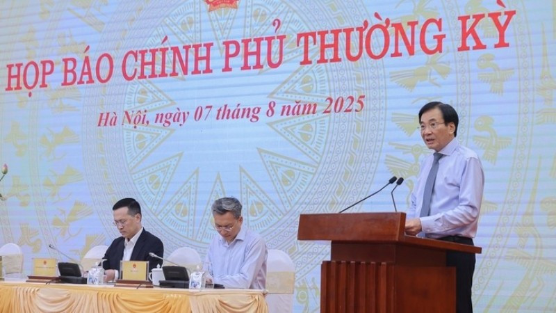 Bộ trưởng, Chủ nhiệm Văn phòng Chính phủ Trần Văn Sơn chủ trì họp báo thường kỳ tháng 7/2025. (Ảnh: VGP)