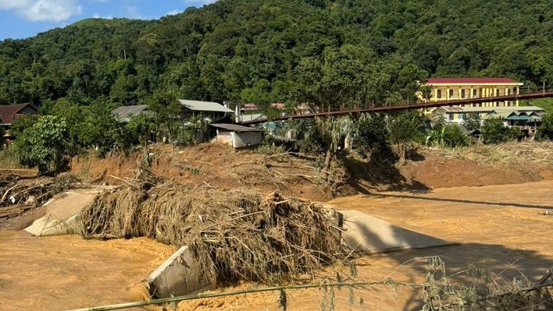 Đường vào bản Na Phát, xã Na Son (tỉnh Điện Biên) bị thiệt hại nặng nề do lũ quét đêm 1/8. 