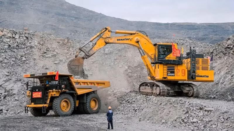 Công ty cổ phần Than Cao Sơn tăng cường năng lực bốc xúc đất đá, mở diện sản xuất than trước mùa mưa bão năm 2025.