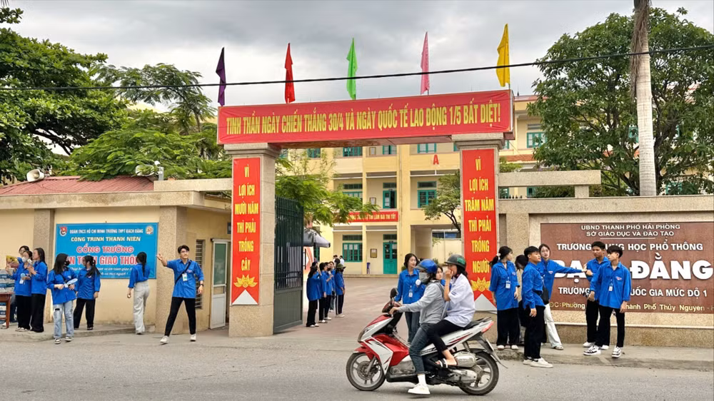 Điểm thi tại Trường trung học phổ thông Bạch Đằng, Thủy Nguyên.