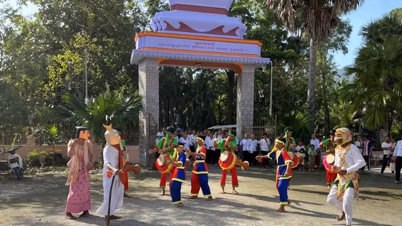 Biểu diễn múa trống Chhay-dăm ở chùa Snaydonkum.