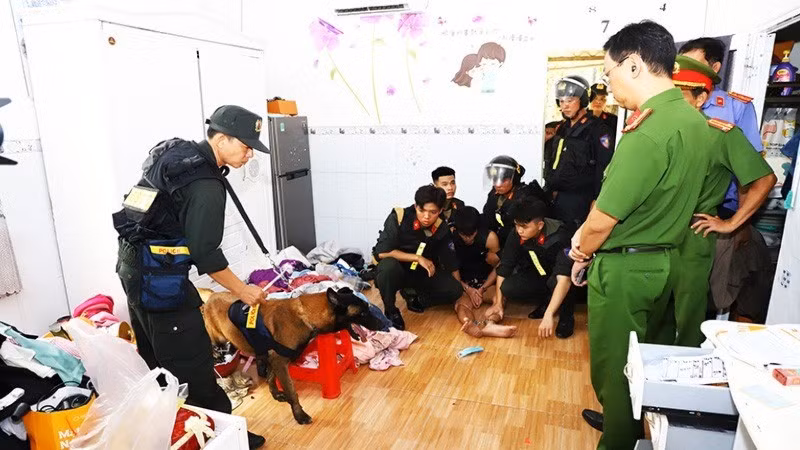 Đại tá Bùi Đức An-Phó Giám đốc Công an tỉnh trực tiếp chỉ đạo các lực lượng phá án.