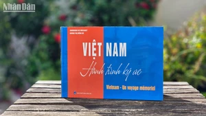 Cuốn sách “Việt Nam - Hành trình ký ức”.