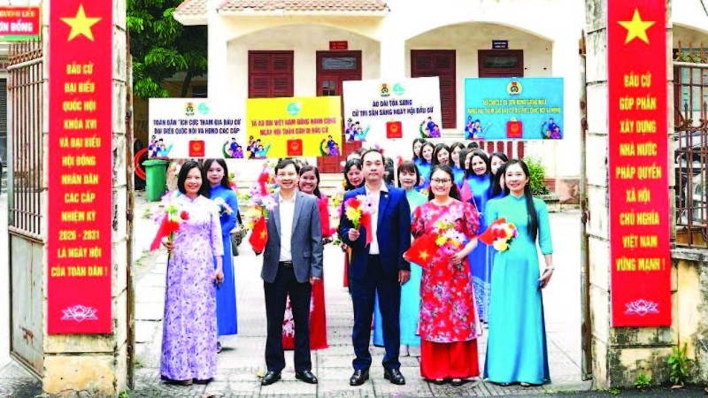 Lực lượng tham gia tuyên truyền lưu động Bầu cử Đại biểu Quốc hội khóa XVI và Đại biểu HĐND các cấp nhiệm kỳ 2026-2031 xã Sơn Đồng.