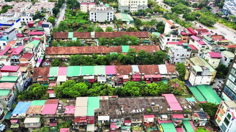 Các dãy nhà tập thể cũ đã xuống cấp, không bảo đảm an toàn.