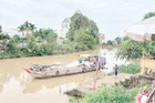 Ghe rời bến chợ quê Rạch Chanh, phường Mỹ Trà, tỉnh Đồng Tháp.
