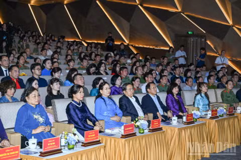 Chủ tịch Quốc hội Trần Thanh Mẫn dự chương trình. (Ảnh: DUY LINH)