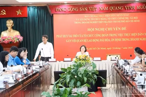 Hội nghị chuyên đề phát huy vai trò của tổ chức Công đoàn trong thực hiện dân chủ ở cơ sở do Ban Chỉ đạo thực hiện dân chủ ở cơ sở và xây dựng tổ chức chính trị-xã hội trong doanh nghiệp trên địa bàn Thành phố Hồ Chí Minh tổ chức. (Ảnh: VƯƠNG LÊ)
