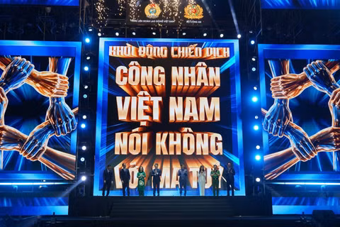 Nghi thức khởi động chiến dịch “Công nhân Việt Nam nói KHÔNG với ma túy: Triệu trái tim, một quyết tâm”. (Ảnh: MAI DUNG)