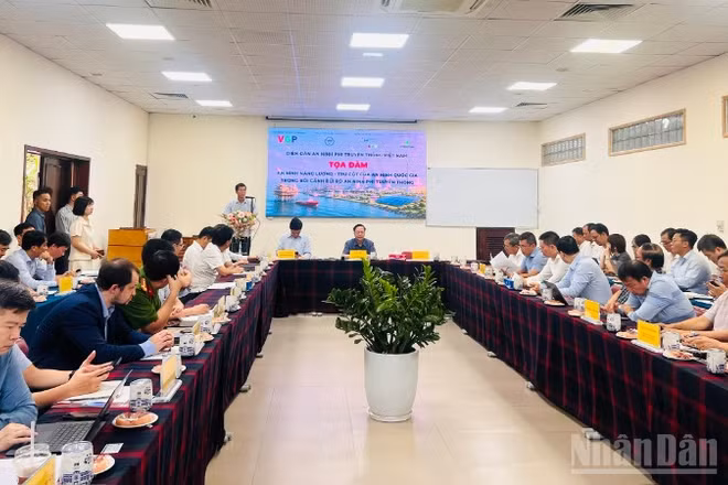 Toàn cảnh buổi tọa đàm. 