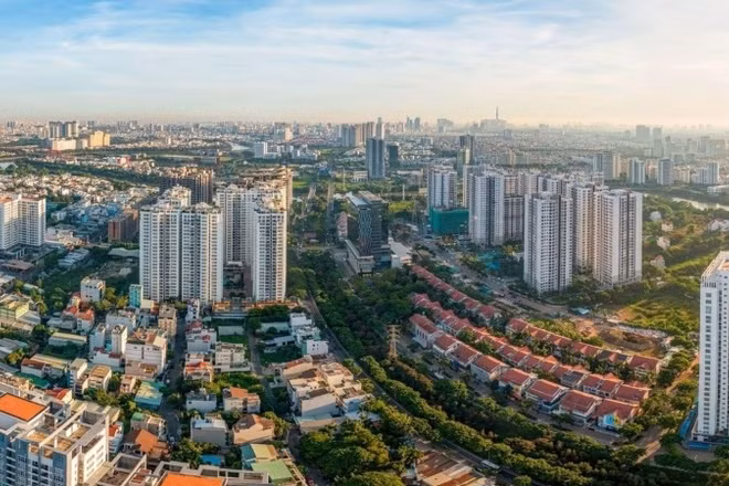 Trong nhiều tháng qua, nhà ở giá bình dân đã không còn hiện diện trên thị trường bất động sản của các đô thị lớn.