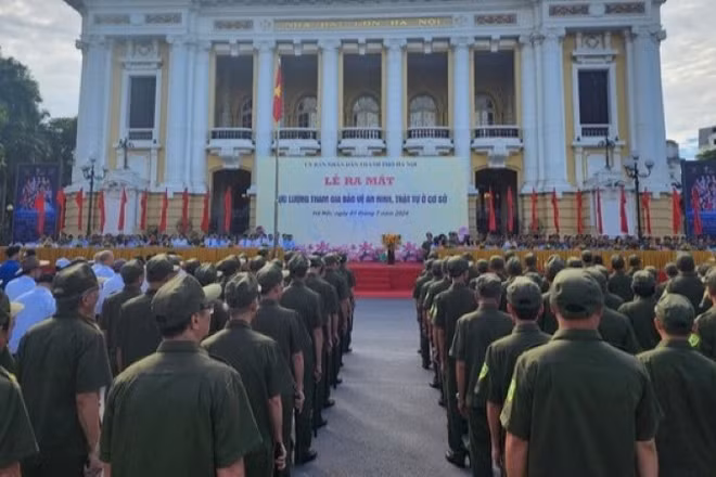 Lễ ra mắt lực lượng tham gia bảo vệ an ninh, trật tự tại Hoàn Kiếm. (Ảnh: VGP)