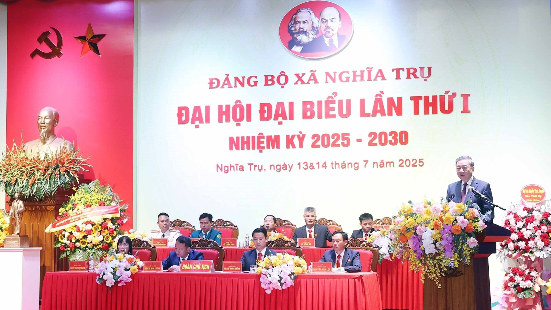 Tổng Bí thư Tô Lâm phát biểu chỉ đạo Đại hội đại biểu Đảng bộ xã Nghĩa Trụ lần thứ nhất, nhiệm kỳ 2025-2030. vna-potal-tong-bi-thu-to-lam-du-dai-hoi-dai-bieu-lan-thu-i-nhiem-ky-2025-2030-cua-dang-bo-xa-nghia-tru-8147598-8426.jpg