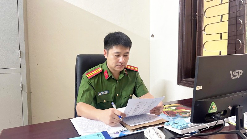 Thiếu tá Lương Tuấn Minh, Trưởng Công an xã Tiền Phong, tỉnh Nghệ An. 31a777cc980910574918-5125.jpg