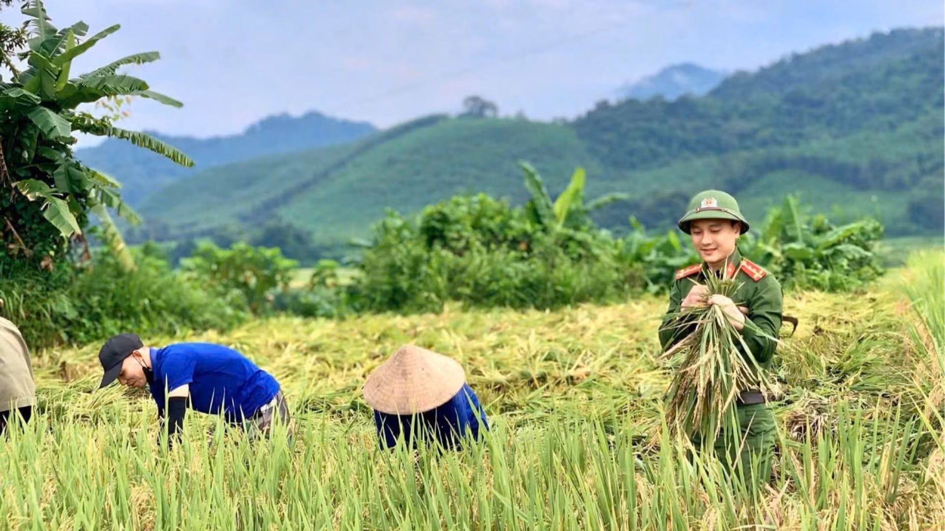 Sự nỗ lực của chính quyền địa phương và các lực lượng trong toàn xã, trong đó có lực lượng công an đã góp phần mang lại cuộc sống bình yên cho người dân xã Tiền Phong - một xã biên giới của tỉnh Nghệ An.