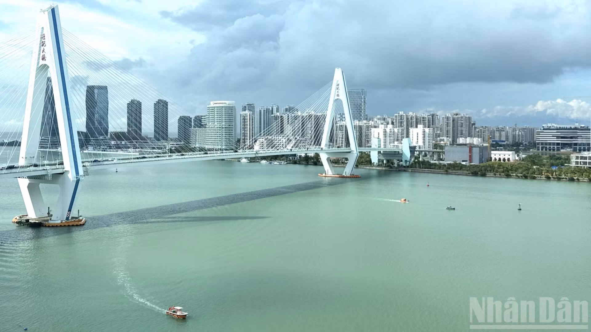 Một góc thành phố Hải Khẩu, thủ phủ tỉnh Hải Nam, Trung Quốc. (Ảnh: HỮU HƯNG)