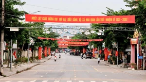 Nho Quan phấn đấu 100% đường giao thông xã được cứng hóa, trong đó có 50% trải thảm nhựa, 80% có hệ thống đèn chiếu sáng.