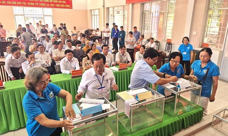 Ngày Hội Bầu Cử Tây Ninh: Cử Tri Hào Hứng Thực Hiện Quyền Công Dân