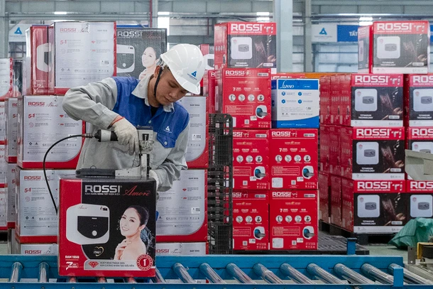 Lao động tại Công ty Tân Á-Đại Thành. (Ảnh: SƠN TÙNG)