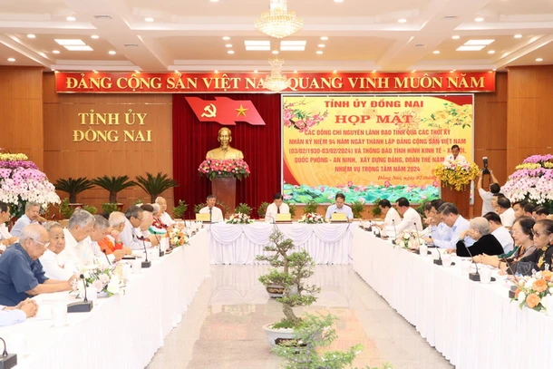 Quang cảnh buổi họp mặt.