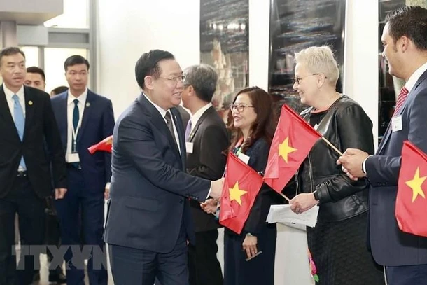 Chủ tịch Quốc hội Vương Đình Huệ với giảng viên, sinh viên Đại học Waikato. (Ảnh: Doãn Tấn/TTXVN)