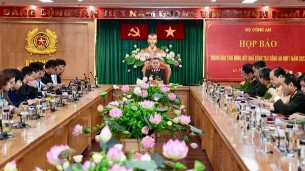 Toàn cảnh họp báo.